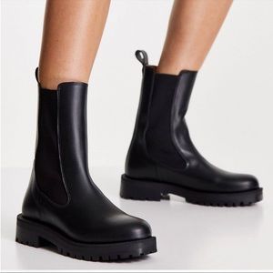 & Other Stories Chunky Chelsea Leather Boots - Size 7.5